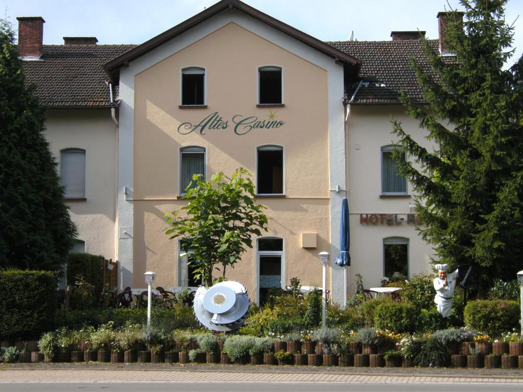 Altes Casino Hotel Quierschied Buitenkant foto